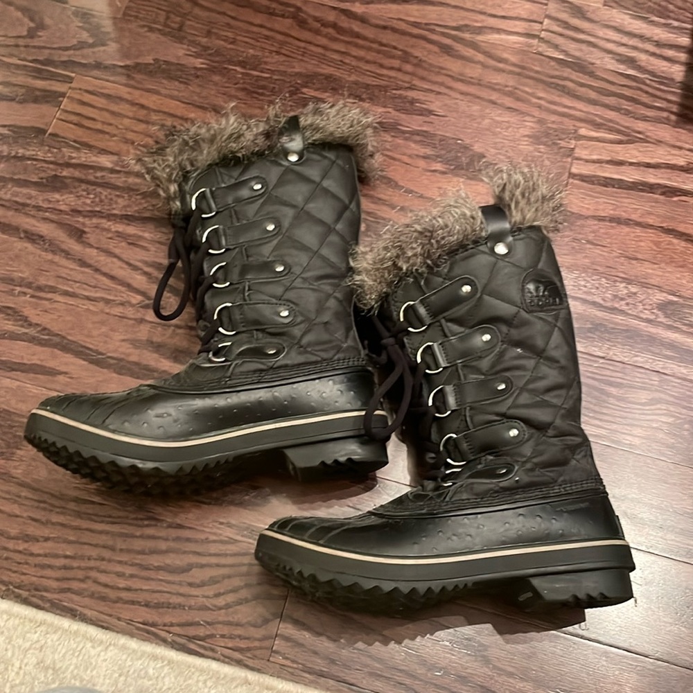 Sorel snow boots size 7